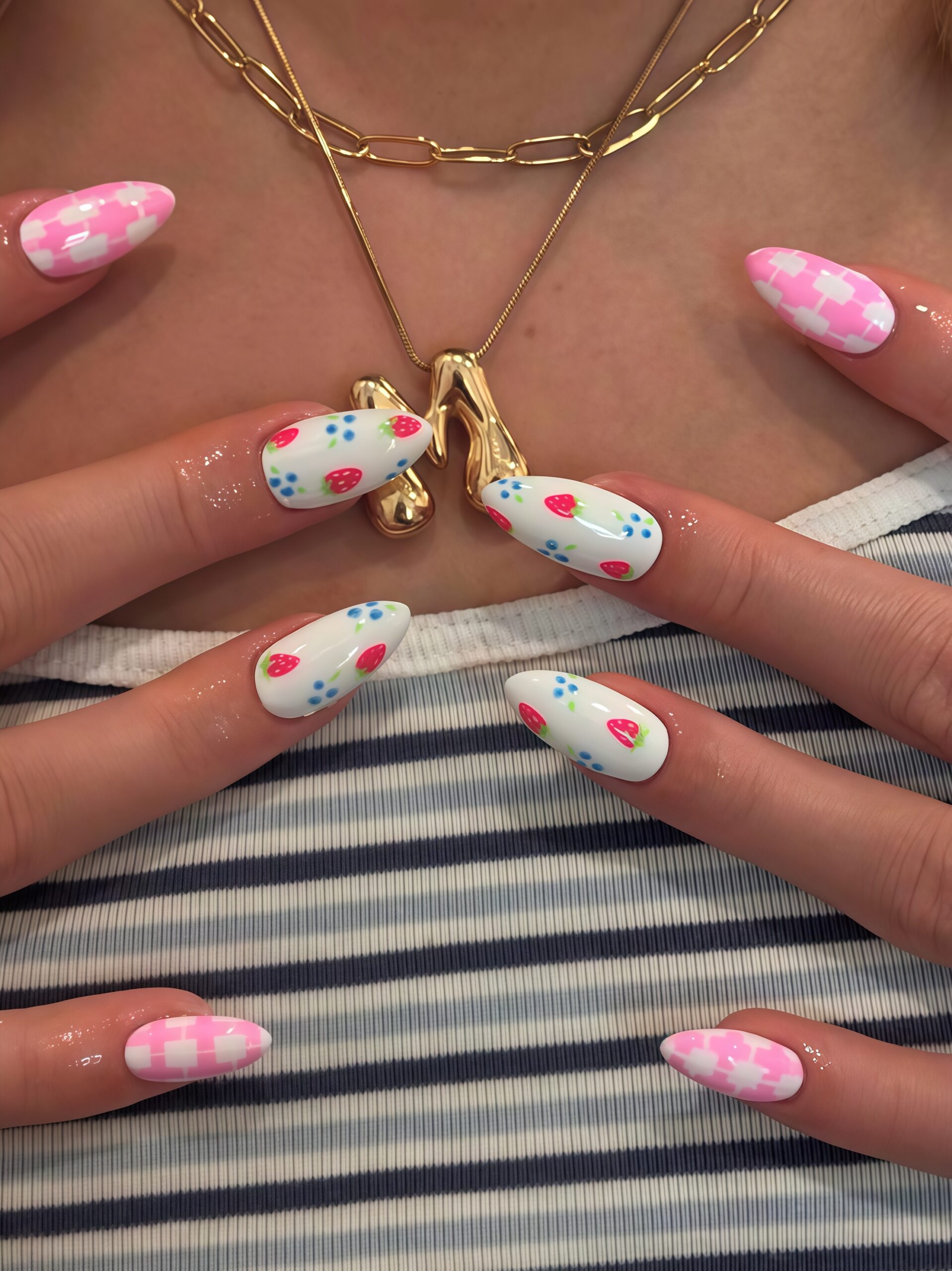 Berry Peony · Finger Nail - Image 3