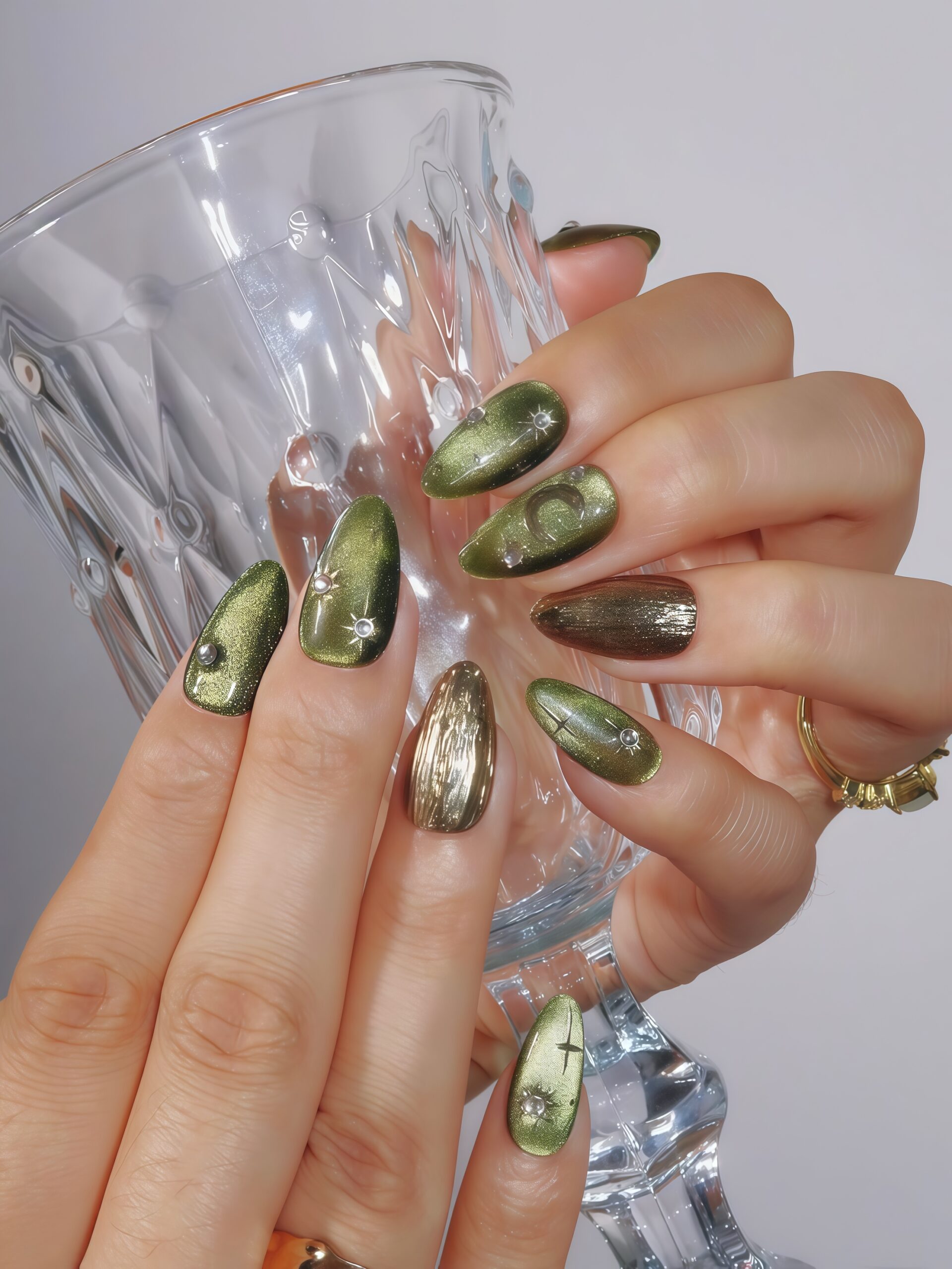 Pompadour's Kiss · Finger Nail - Image 3